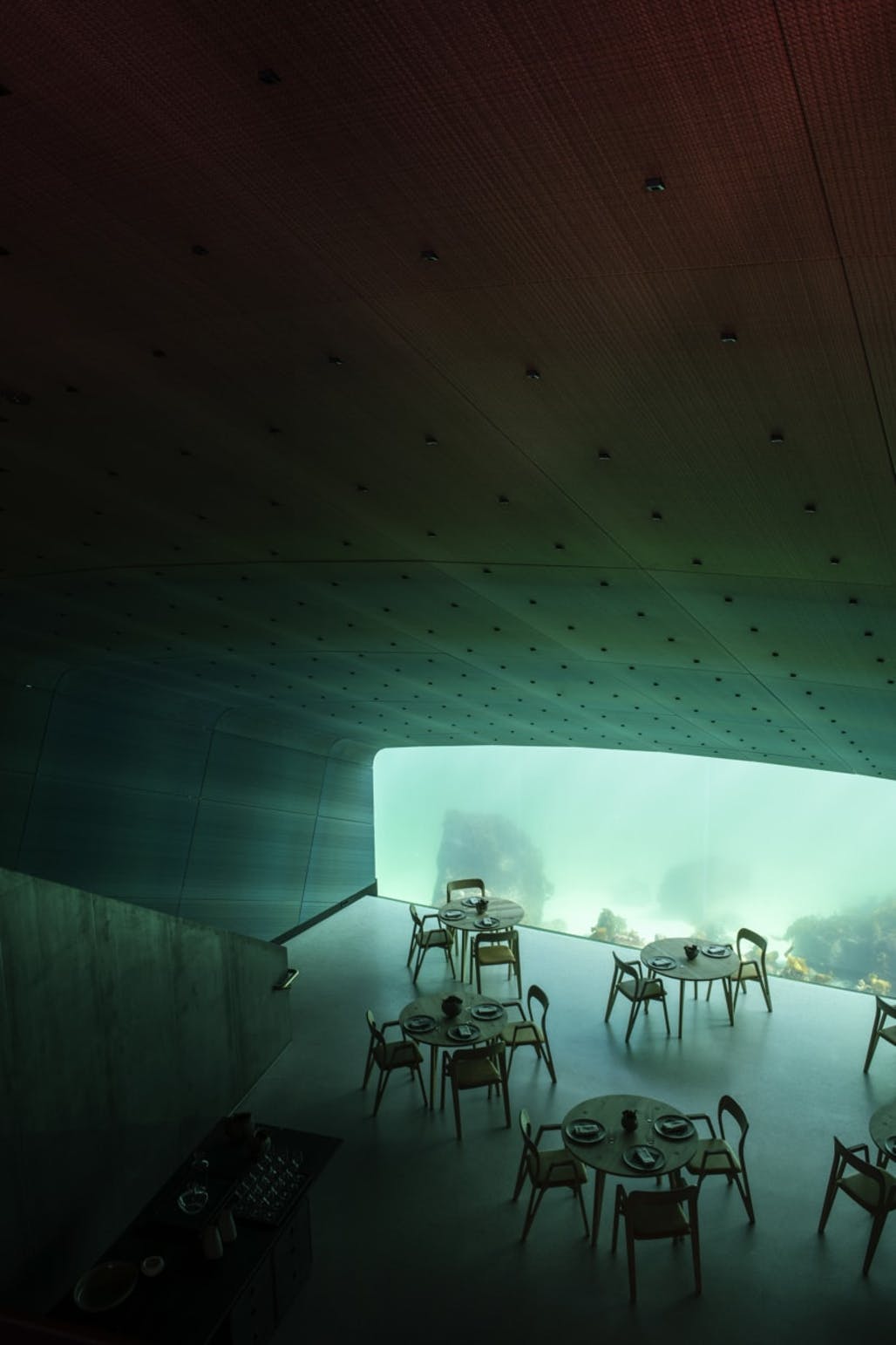 تصاویر اعجاب برانگیز نخستین رستوران زیر آب اروپا