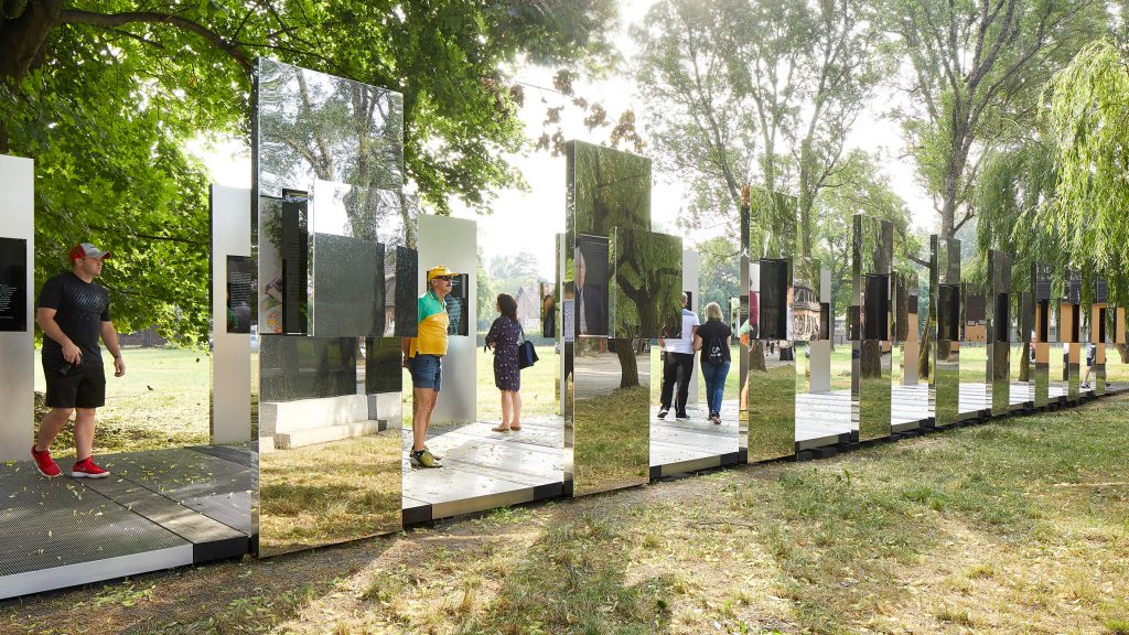 نگاهی به لنزهای ایمان، فضای نمایش عکس بیرونی Libeskind